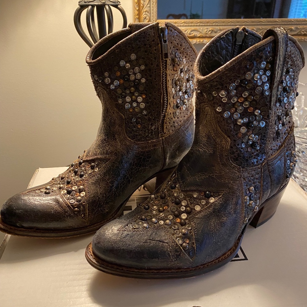 Women's Frye Deborah Studded Boots Size 6 M